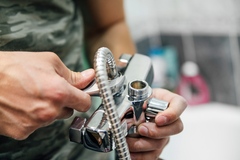 How to Fix a Leaky Bathtub Faucet : Step-by-Step with Pro Tips!