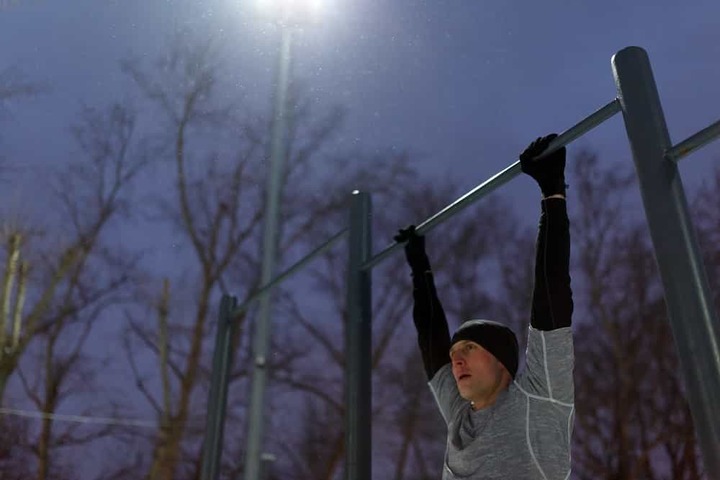 6 Best Outdoor Pull-Up Bars for Building a Strong Upper Body