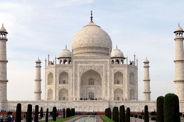 Delhi to Taj Mahal by India Taj Tours Company.