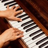 Cursos y lecciones de piano en l\u00ednea: una gu\u00eda completa para elegir el mejor