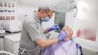 Alignez vos dents avec Invisalign Suisse en toute simplicit\u00e9