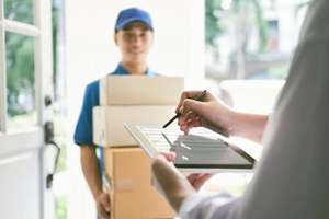 Express Courier Toronto: Delivering Your Parcels with Speed and Precision