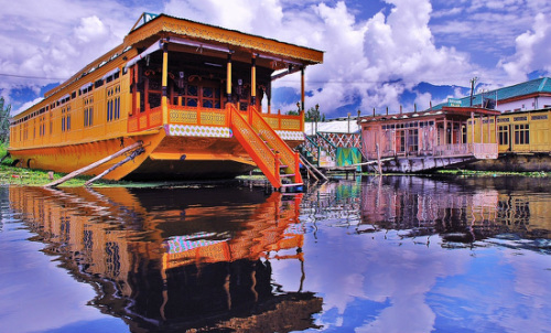 Jammu & Kashmir: The Jewel of Northern India!
