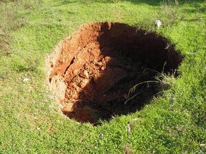 What are the Sinkhole Warning Signs and When to Inform an Inspector ?