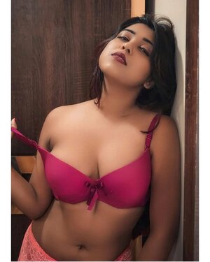 Embark on a Journey of Pleasure: Mumbai&#039;s Premier Escort Services