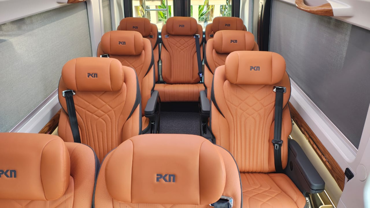 Key Benefits of Choosing an 11 Seater Urbania for Rent in Delhi