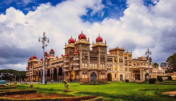 Capturing the Majestic Mysore Palace: A Visual Journey