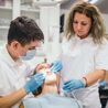 Pourquoi une consultation d\u2019implant dentaire \u00e0 Gen\u00e8ve est-elle indispensable ?