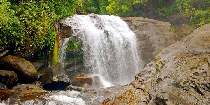 Lakkom Waterfall: A Hidden Paradise in Munnar