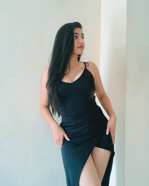 Enjoy the Best Time with the Attractive Looking Indore Call Girl