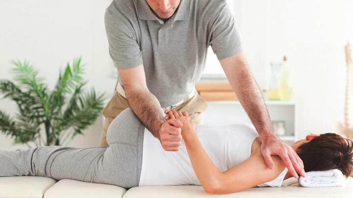 Deal with Severe Physical Conditions Efficiently Along with a Chiropractor
