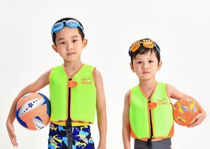 Tips for Kids: Putting On a Swim Vest
