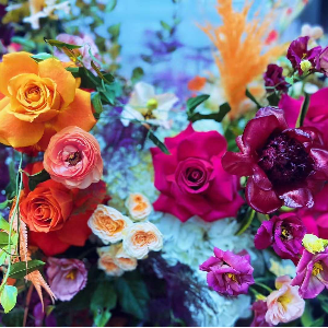 "Using Event Flowers to Create a Branded Experience: Incorporating Company Logos and Colors"