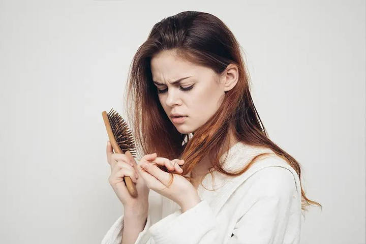 Experiencing Hair Thinning? An Expert Dermatologist Explains! 