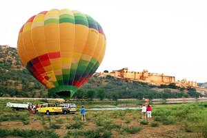 Do Hot Air Balloons Have Parachutes?